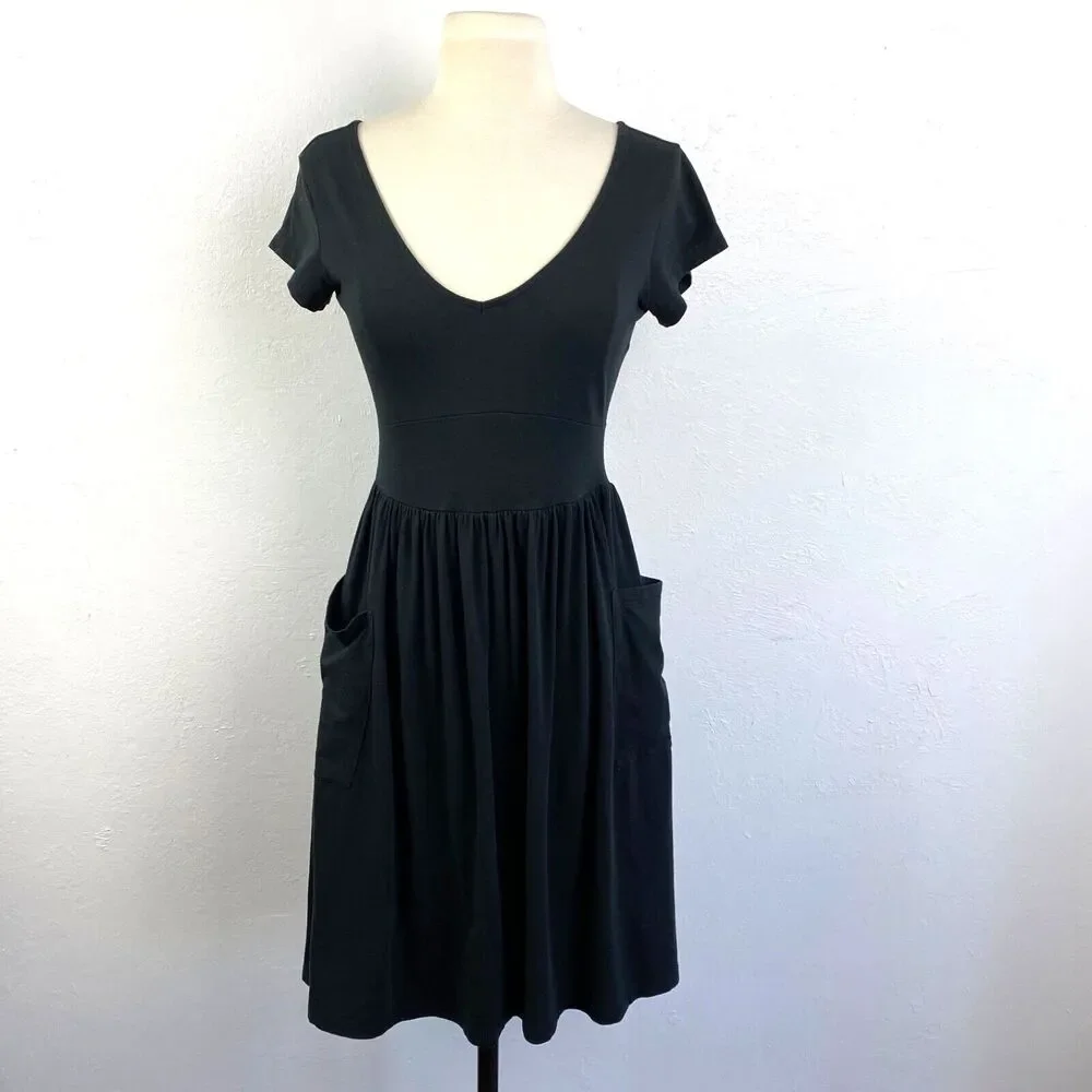 Love Hannah Women Black Dress XS Knit Deep V-Neck Short Cap Sleeves Pockets